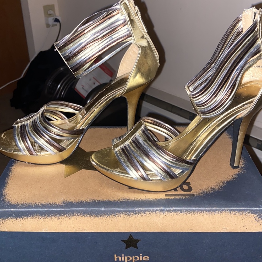 Shoes - Picture 2 of 6